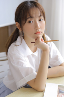 女人额头大好不好